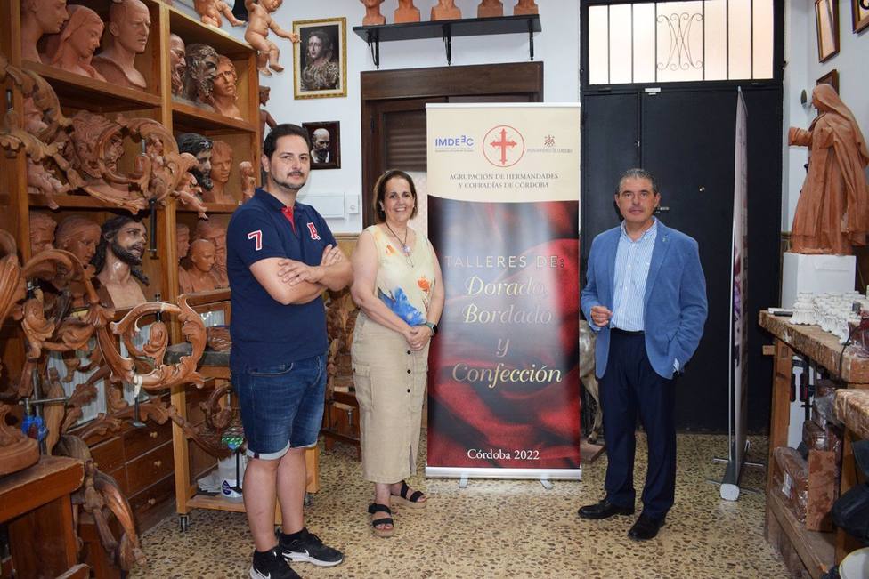 La Agrupación de Hermandades y Cofradías abre la inscripción para tres talleres de oficios con ayuda del Imdee