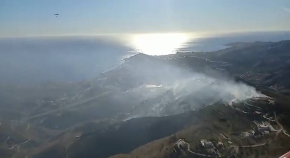 Se ha declarado un incendio forestal en Almuñécar en el paraje de la Loma del Gato, cerca de varias viviendas