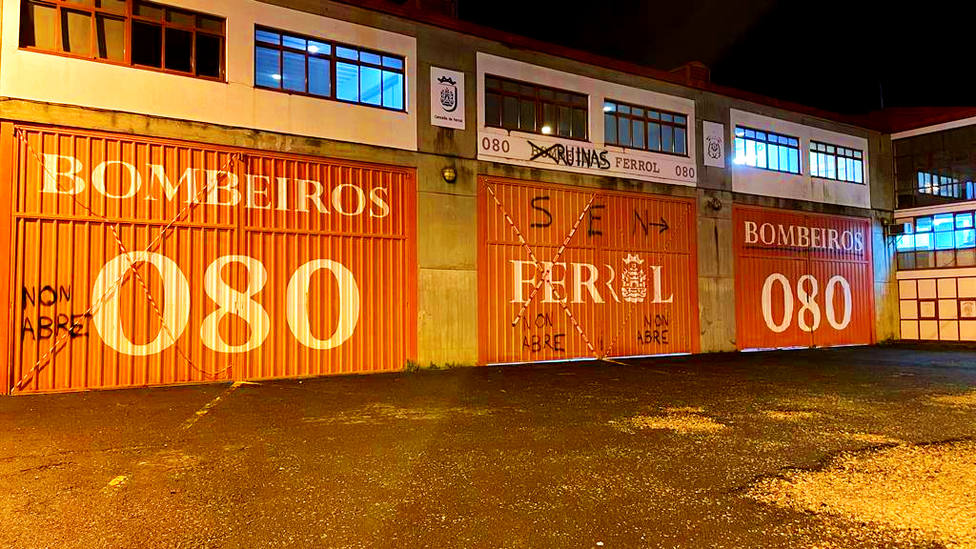 Estado que presenta la fachada del Parque de Bomberos de Ferrol