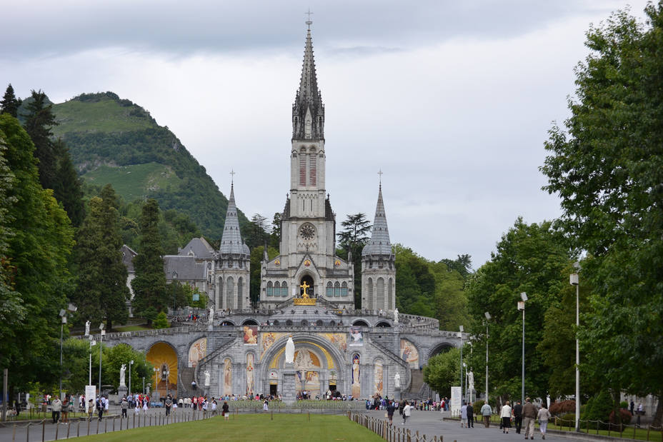 La historia de la Virgen de Lourdes - Historias - COPE