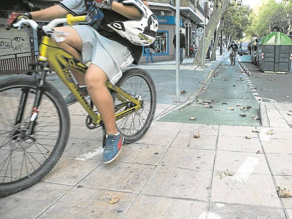 Confusión Excelente Lucro La bicicletas no pueden circular por la acera en Málaga - Málaga - COPE