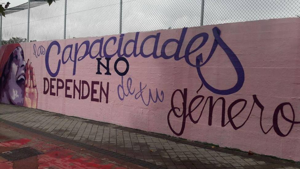 Almeida niega que retirar el mural de Ciudad Lineal sea ataque al feminismo