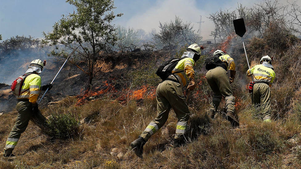 Ocho localidades son desalojadas por los incendios de Navarra