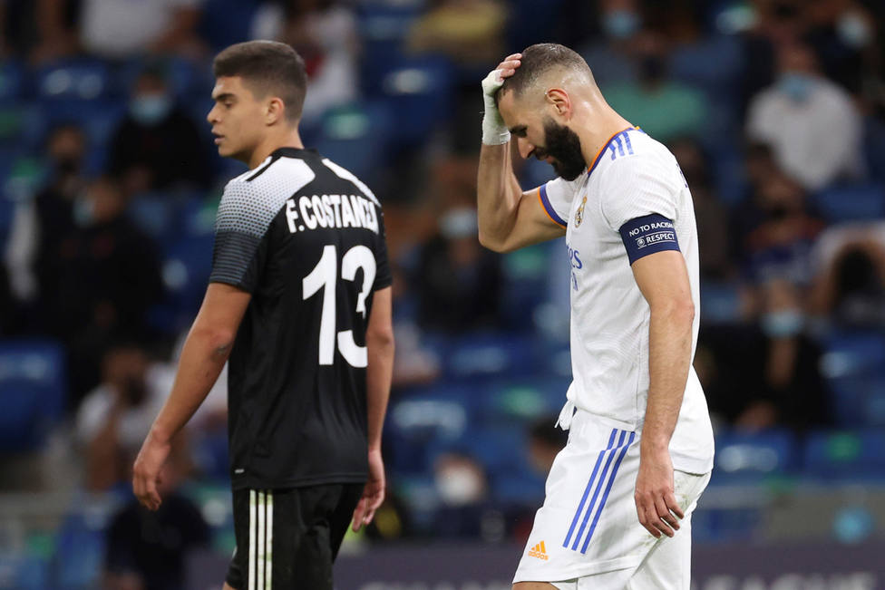Benzema, tras marcar la derrota ante los moldavos. (EFE)