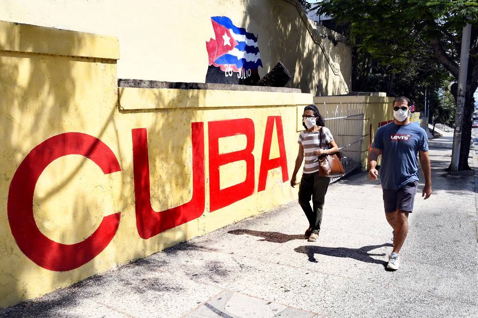 Cuba mantiene la tendencia a la baja de casos diarios de covid-19 y fallecimientos