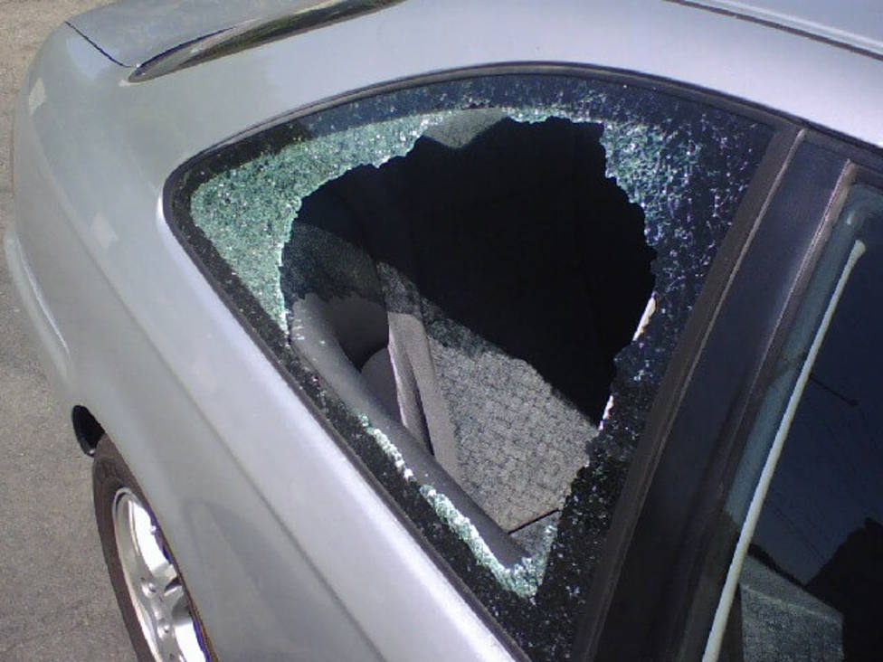 ctv-ksk-car window burglary