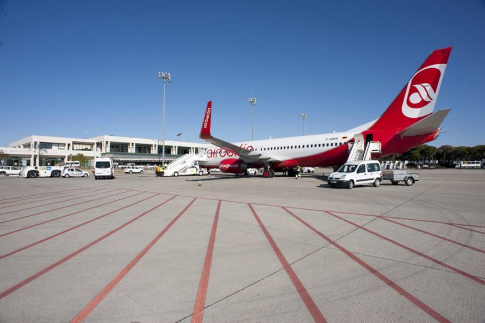 Diputación y Turespaña plantean un grupo para aumentar las conexiones aéreas en la provincia