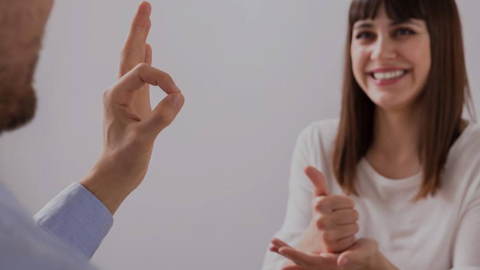 La Comunidad de Madrid contrata a 50 intérpretes de lengua de signos para alumnado con necesidades específicas de audición