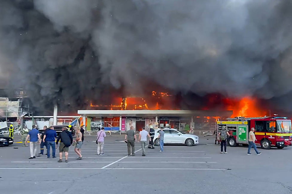 Ascienden a 16 los muertos en un ataque ruso a un centro comercial en la localidad ucraniana de Kremenchuk