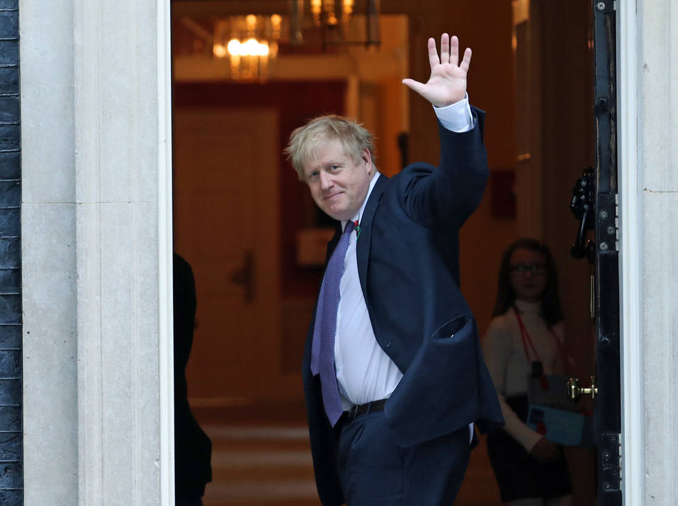 Miembros del Gabinete de Boris Johnson acuden a Downing Street para pedir su dimisión como primer ministro