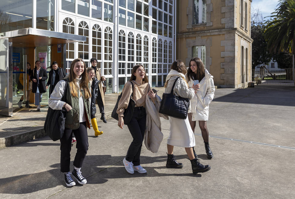 Foto de archivo de algunos alumnos en el Campus de Ferrol - FOTO: Universidade da Coruña (UDC)