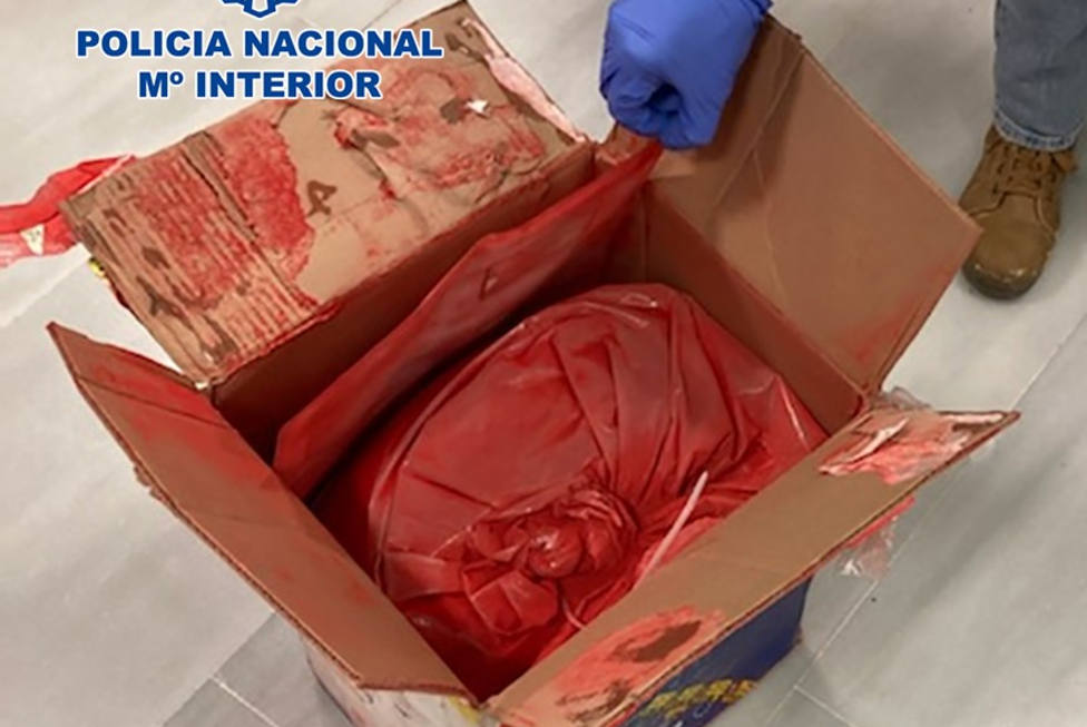 Microprocesador Empuje fregar Desarticulada una banda que introducía cocaína impregnada en pintura por  envíos postales - España - COPE