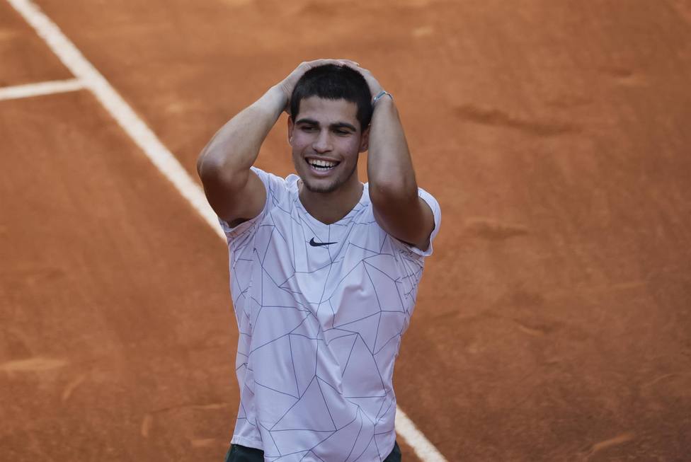 Alcaraz tumba a Nadal por primera vez en su carrera y se cita con Djokovic  en semifinales - Tenis - COPE