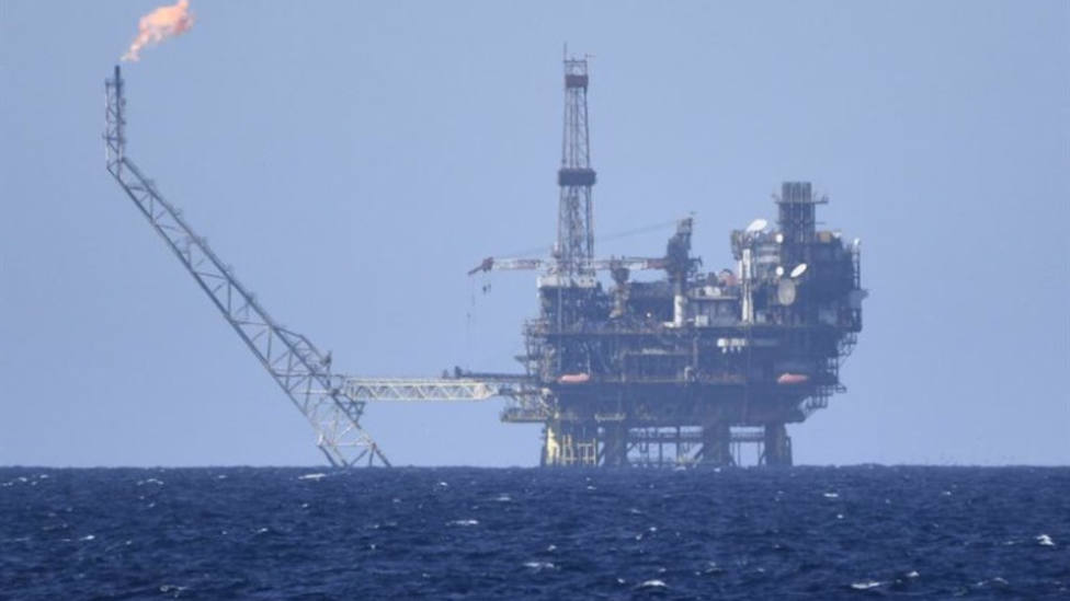 Plataforma de gas y petróleo frente a la costa de Libia
