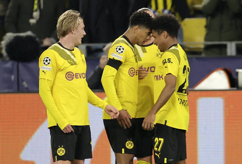 El Dortmund celebra el gol de Adeyemi (EFE)
