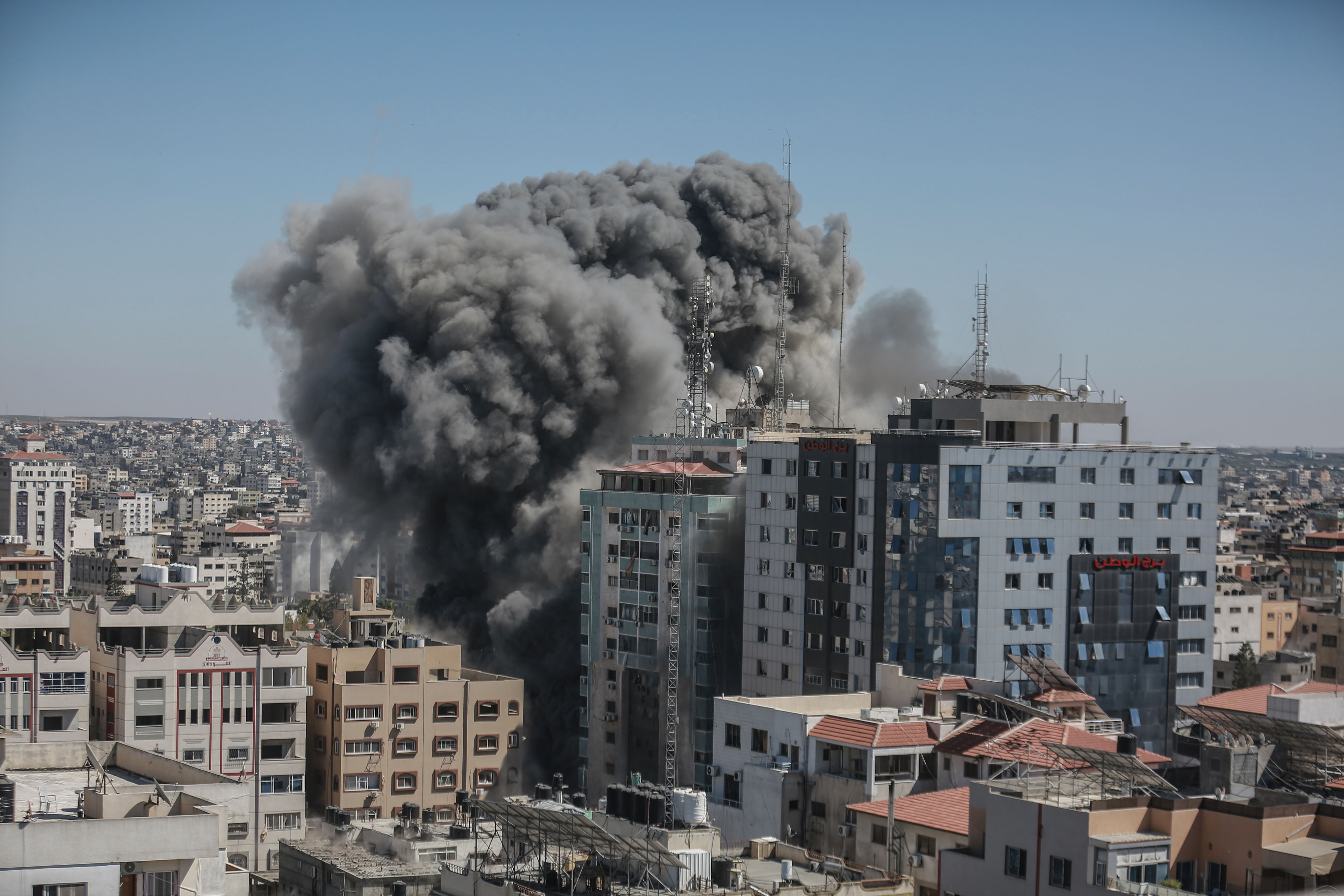Las impactantes imágenes que ha captado la comunidad católica en la Franja de Gaza: bombas, misiles y terror