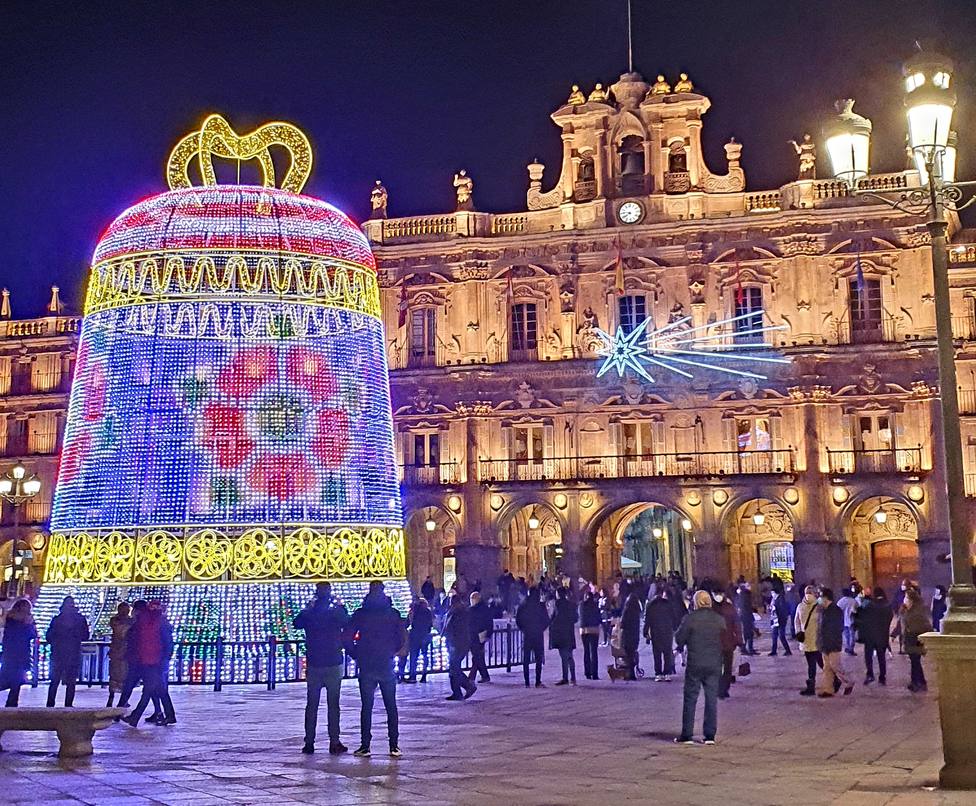 Iluminación navideña en Salamanca. La campana.