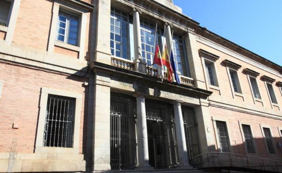 Castilla-La Mancha es la segunda Comunidad Autónoma que más reduce el peso de su deuda pública en el último año