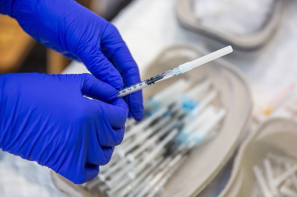 Las vacunas afrontan cambios para contener la variante ómicron: ¿cuándo estarán disponibles?