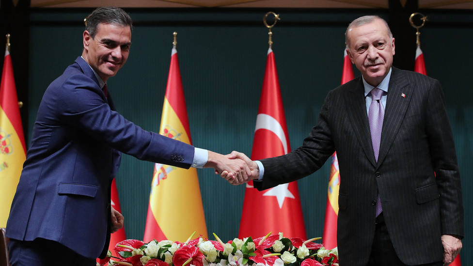 Los socialistas griegos afean, un mes depués, la cumbre de Sánchez con Erdogan