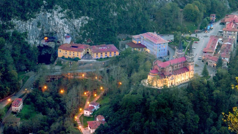 Vista panorámica del Real Sitio de Covadonga