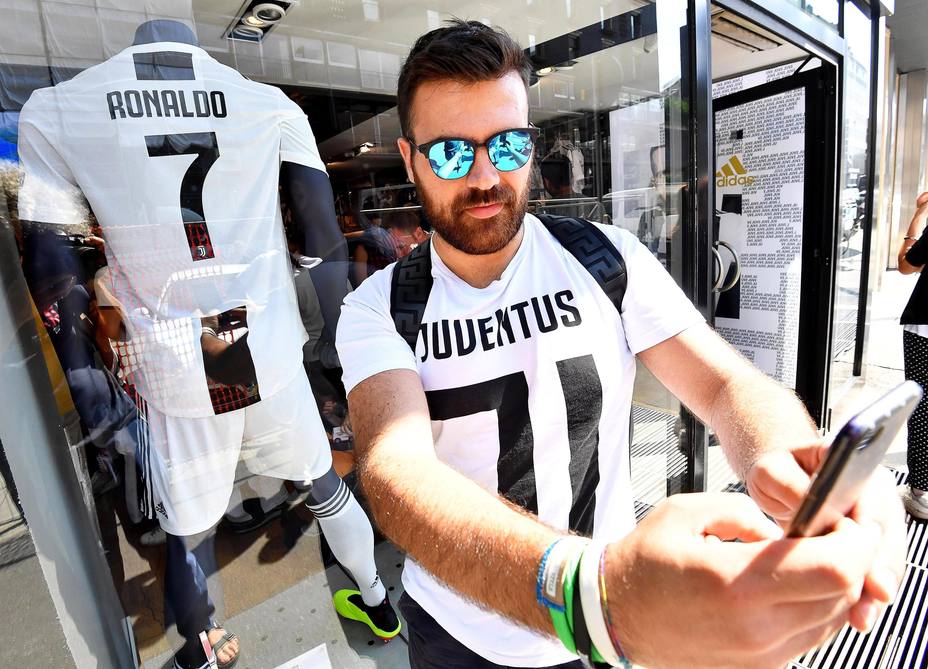Juntar Hija esférico La Juventus recauda 52 millones de euros en un solo día por la venta de las  camisetas de Cristiano - Fútbol - COPE