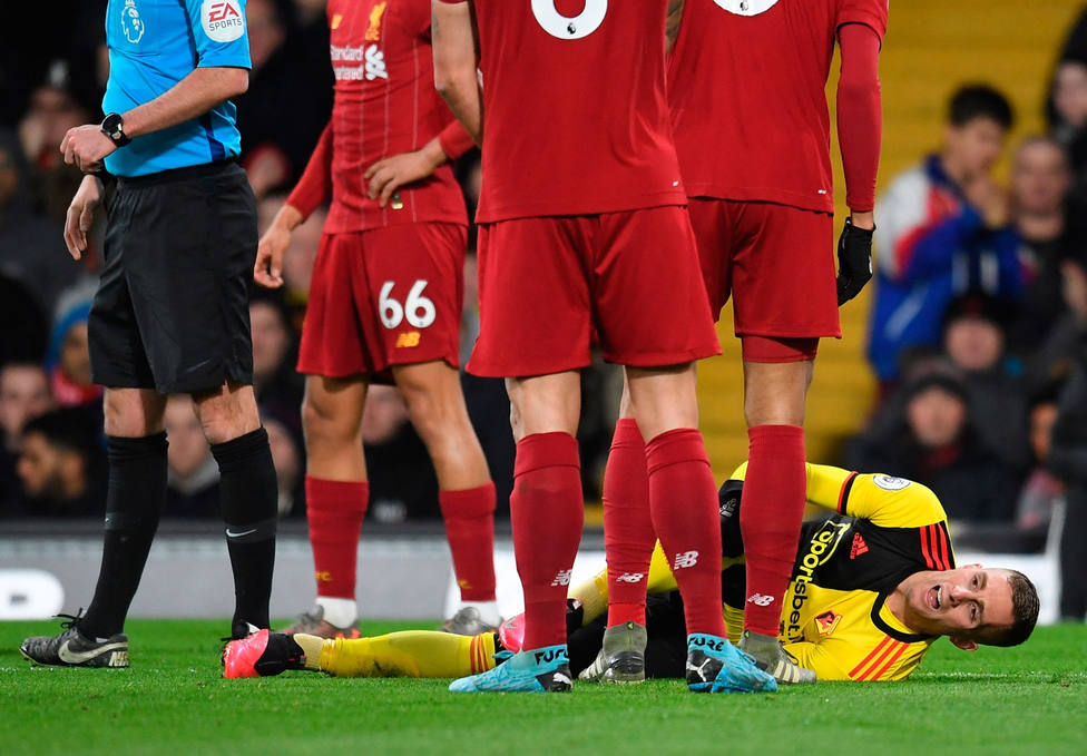 Gerard Deulofeu, lesionado ante el Liverpool (EFE)