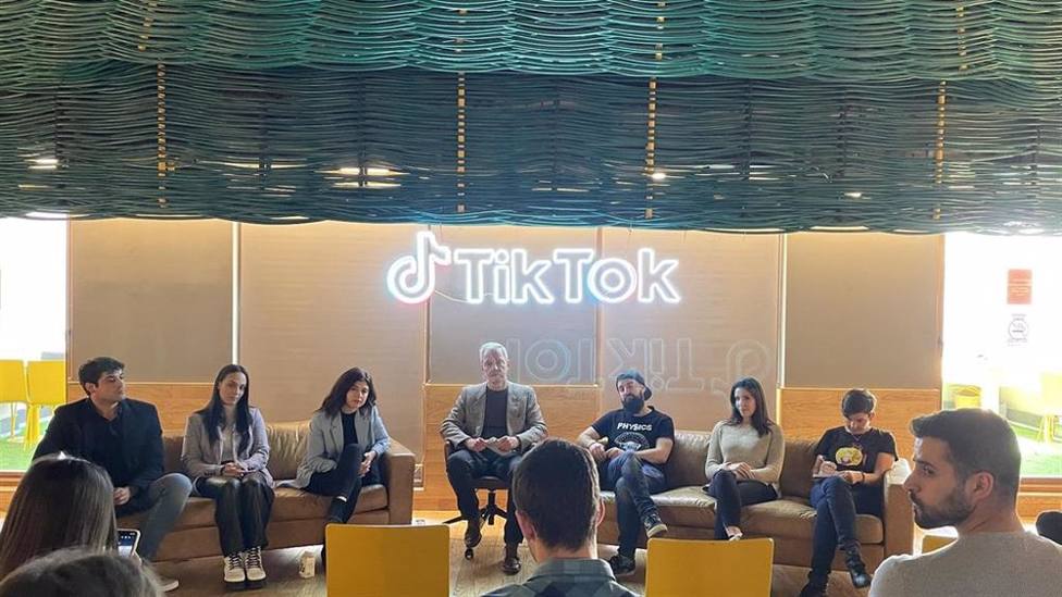Medios sociales: TikTok, el nuevo profesor: el 94% de los usuarios ya aprende en la plataforma