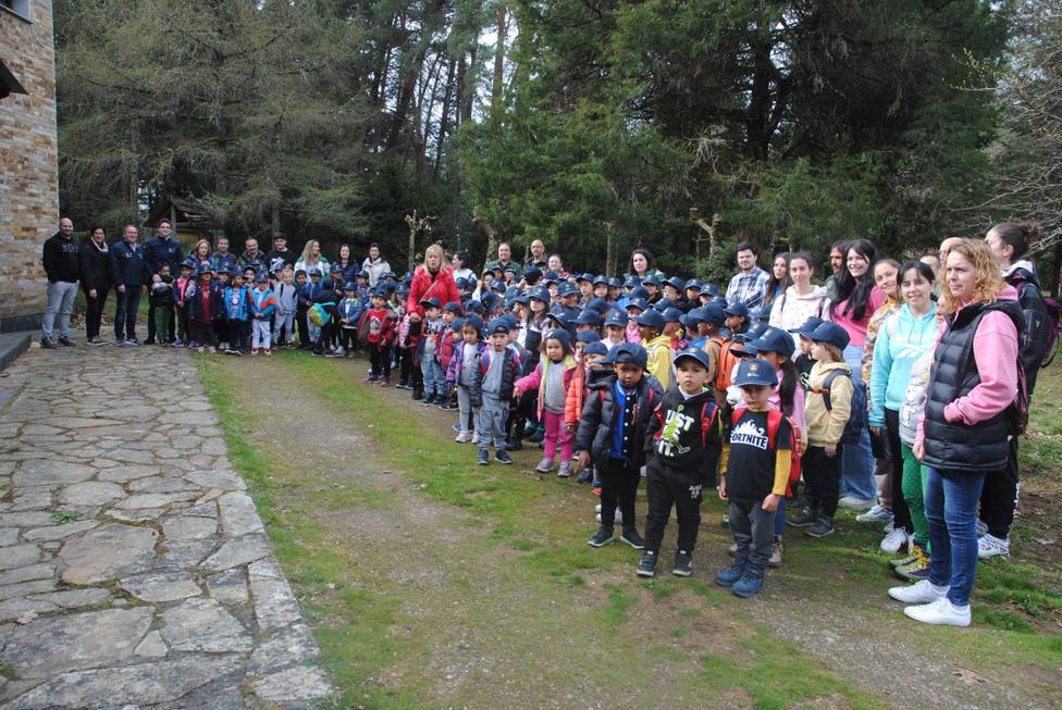 Uns 150 escolares do CEIP Paradai de Lugo participan nunha plantación organizada pola Xunta para celebrar o Día da Árbore