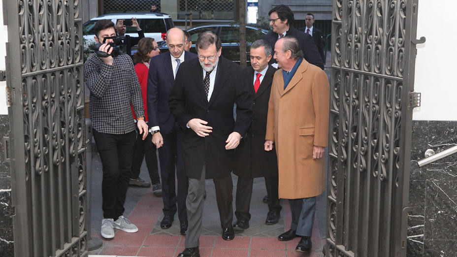 Julián Velasco, Mariano Rajoy, Fernando Giménez Barriocanal y Rafael Pérez del Puerto acceden al edificio de COPE