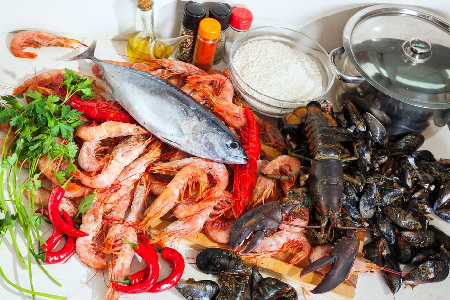 Pescados y mariscos se encarecen en Navidad, se mantienen los langostinos y  bajan carnes y verduras, según OCU - Economía - COPE