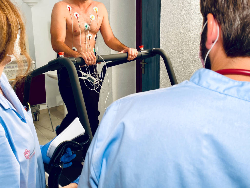 Un paciente se somete a pruebas en el hospital ferrolano - FOTO: Ribera