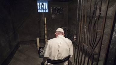 Viaje Apostólico del Papa en Polonia, visita a Auschwitz, celda de San Maximiliano | Vatican News