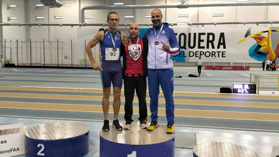 El atleta Juan Luis López se proclamó campeón de Andalucía máster en 400 metros