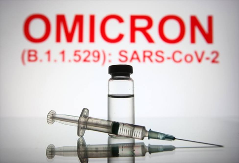 La variante ómicron se expande por Europa con la efectividad de las vacunas en el aire