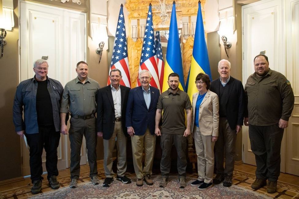 Zelenski recibe en Kiev a un grupo de senadores estadounidenses con McConnell a la cabeza