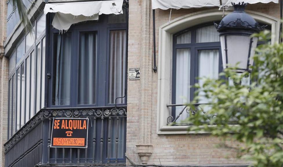 El alquiler medio de un piso en España se sitúa en 819 euros, un 7,4 % menos que en 2020