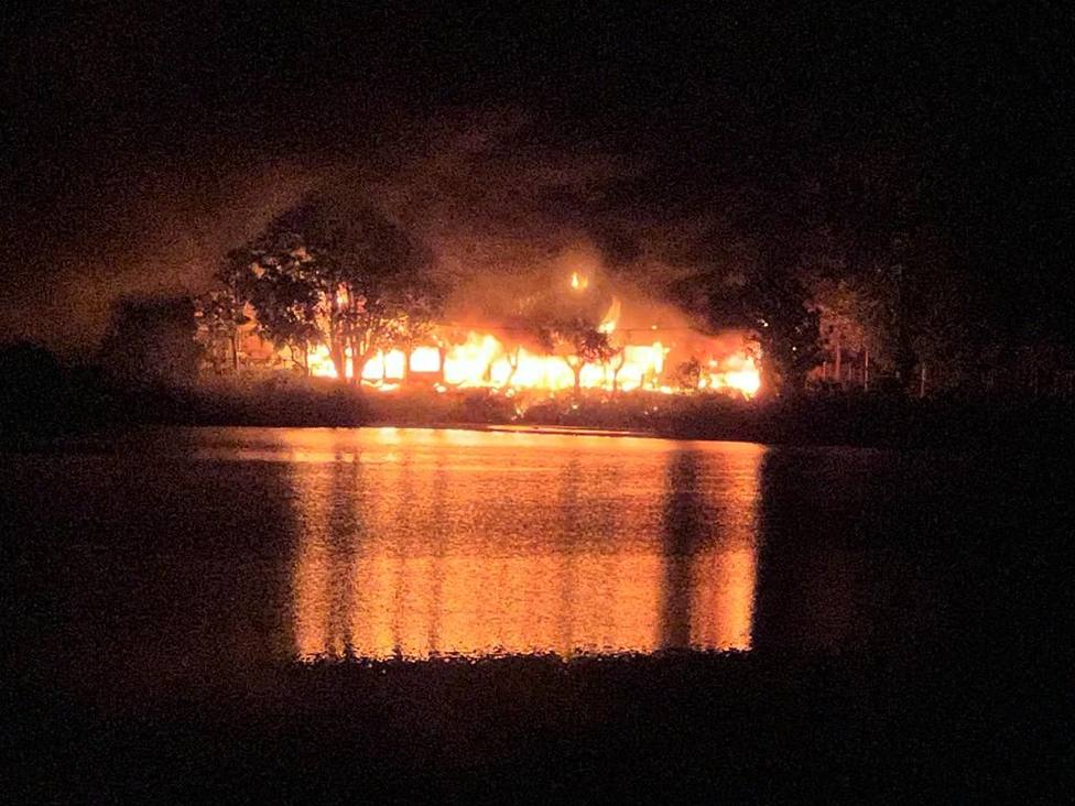 Imagen del incendio de anoche en las Lagunas