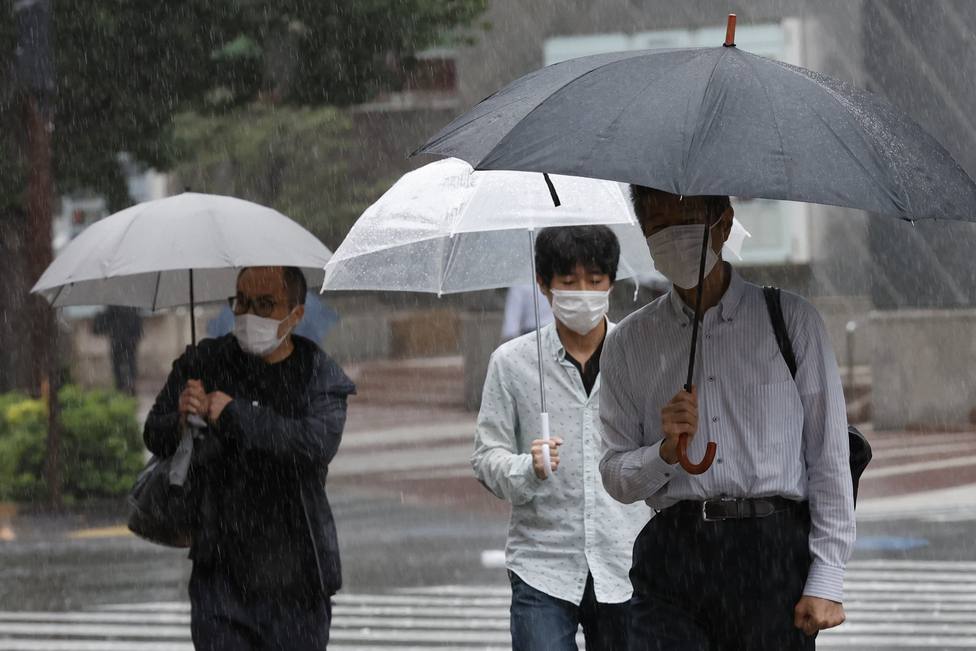 Ordenan la evacuación de 72.000 personas en Japón por la llegada del tifón Meari