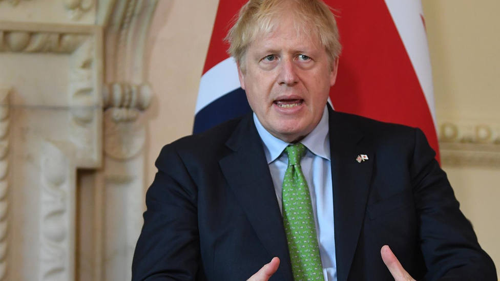 Boris Johnson garantiza a Zelenski su apoyo para reunir pruebas de crímenes de guerra en Ucrania