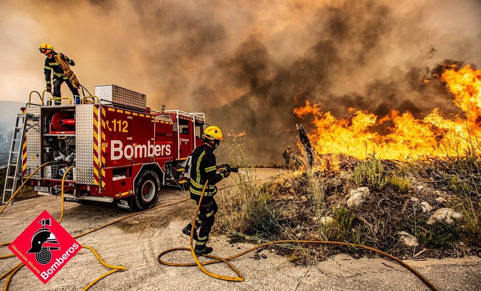 España sigue pendiente del fuego: dos incendios en Zaragoza y Alicante dejan miles de desalojados