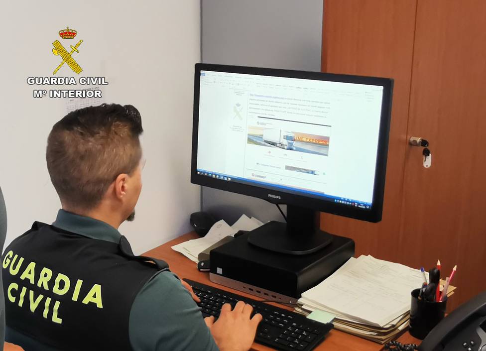 Arrested for swindling about 30,000 euros with internet links to apply for loans – Segovia