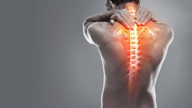 Cómo corregir la espalda encorvada y aliviar el dolor de espalda