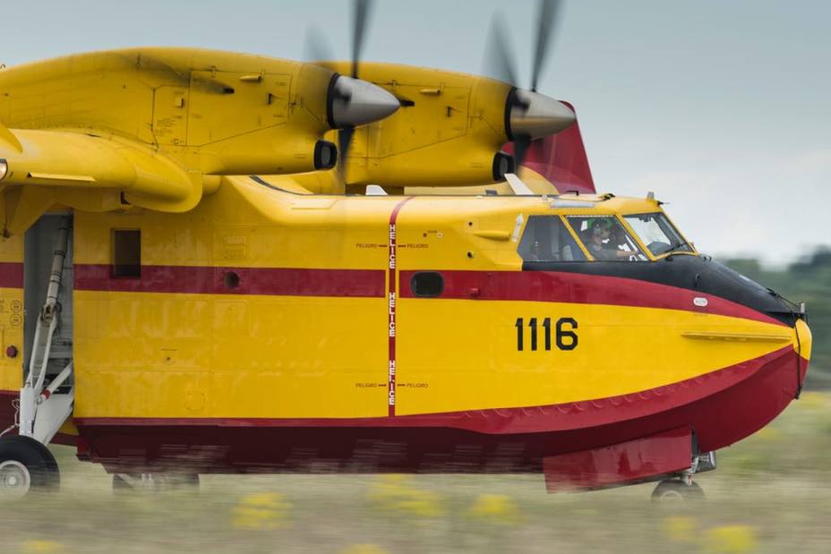 España envía de dos aviones Canadair en apoyo a los equipos portugueses para la extinción del incendio de Pedrogao Grande