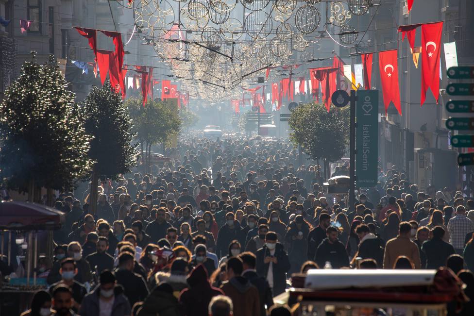 Al menos seis muertos y 81 heridos en un atentado suicida en la avenida Istiklal de Estambul
