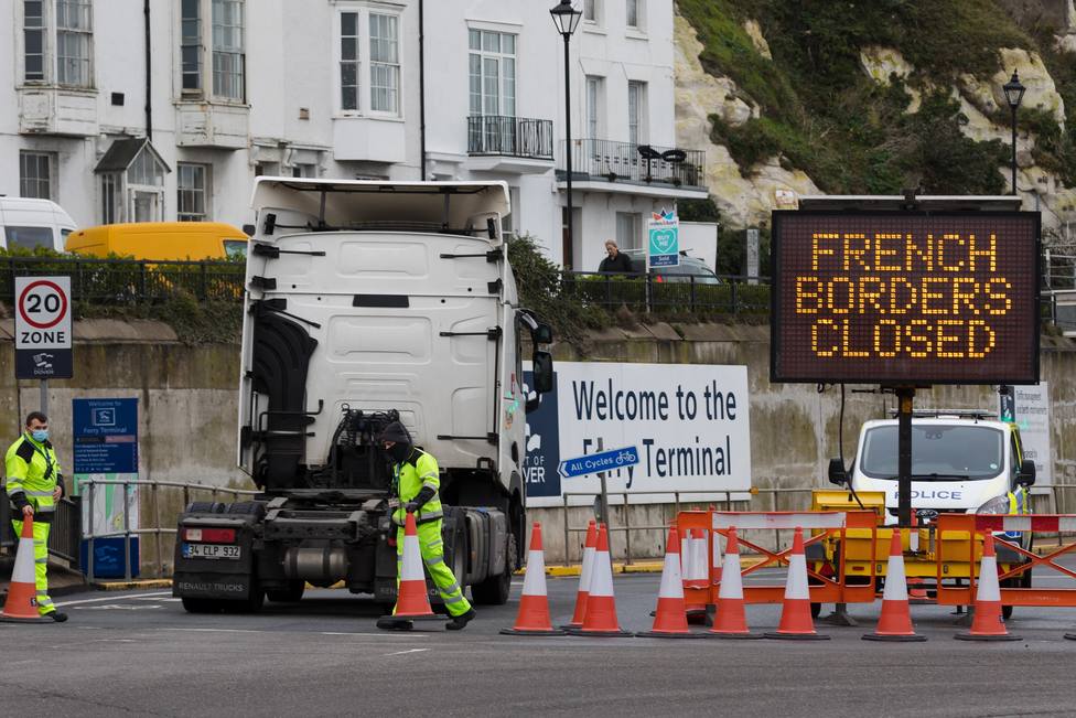 Francia reabre las fronteras con Reino Unido aunque exigirá test anti-covid para poder pasar
