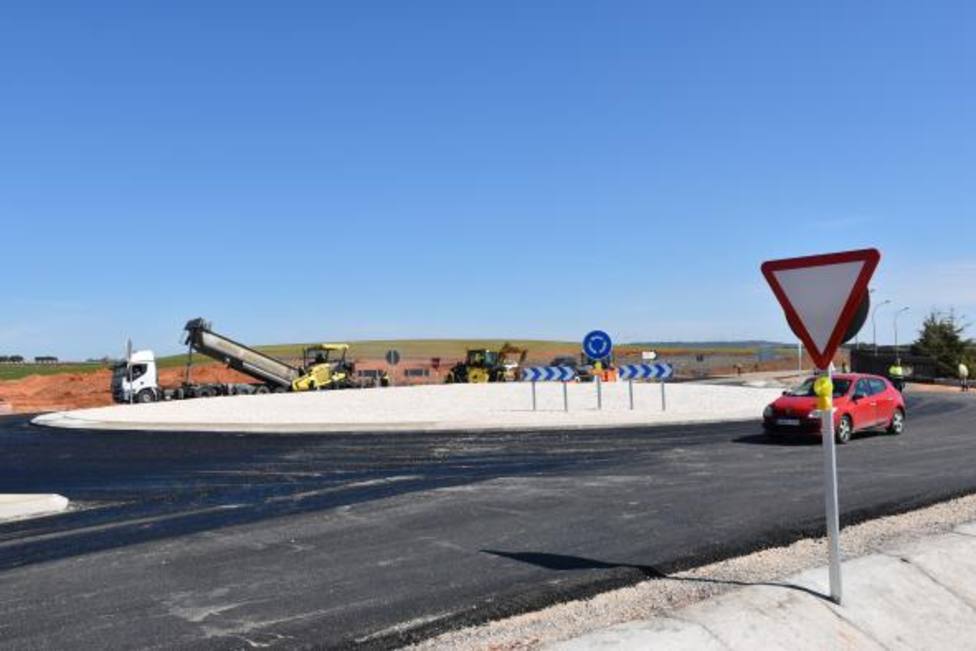 El Gobierno mejora la circulación viaria en Motilla del Palancar con la construcción de una nueva glorieta
